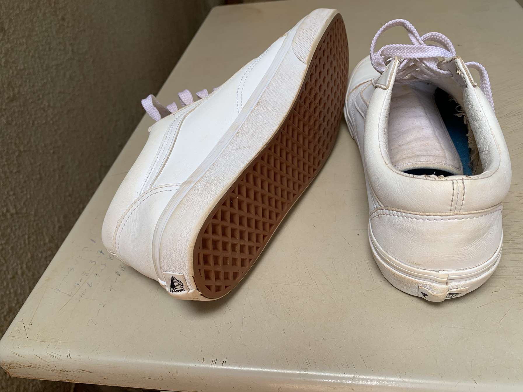 paire de vans blanches