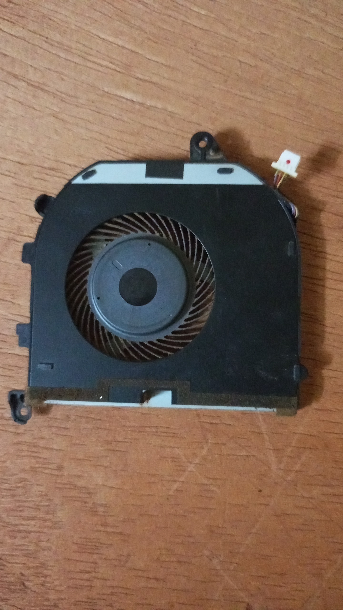 Besoin du ventilateur pour ordinateur dell précision 5540